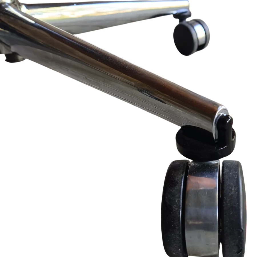 Les roulettes du fauteuil Pollock ont été remises à neuf