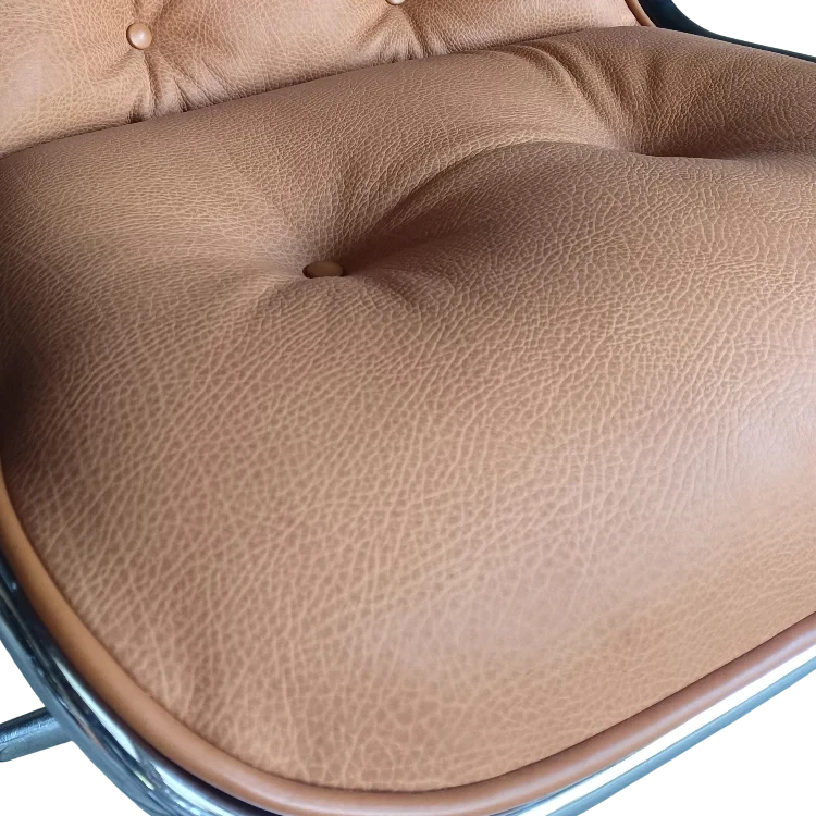 Le cuir du fauteuil Pollock Knoll neuf